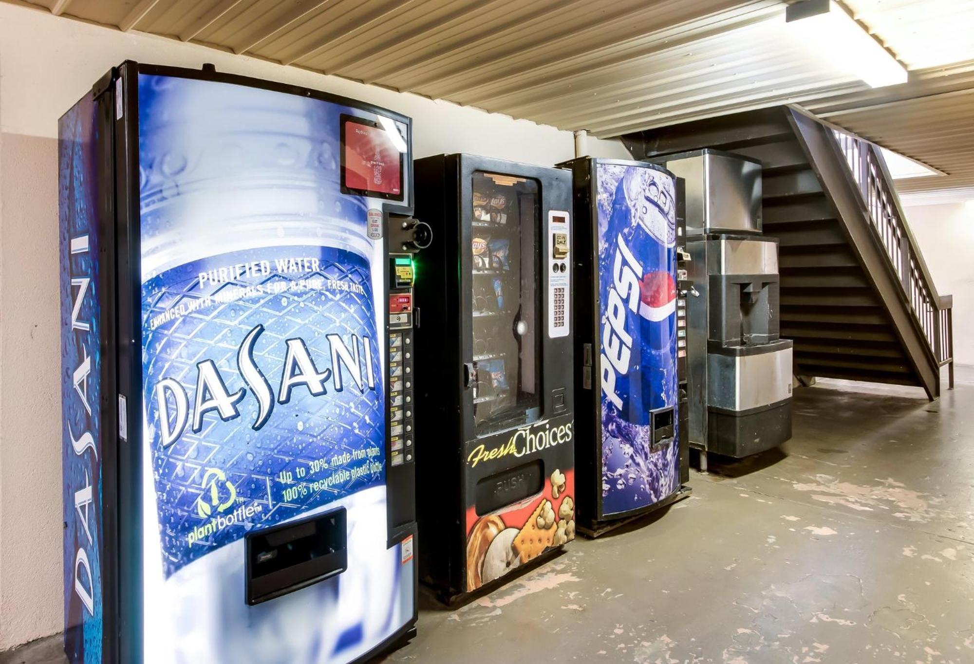 ハワード ジョンソン イン-ステーツボロ ステイツボロ エクステリア 写真